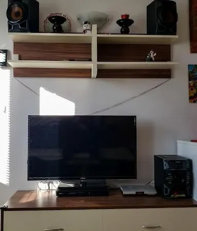 32 Forest View Govedarți