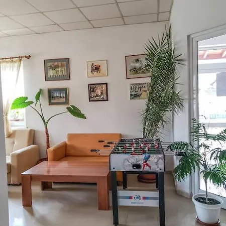 32 Forest View *
