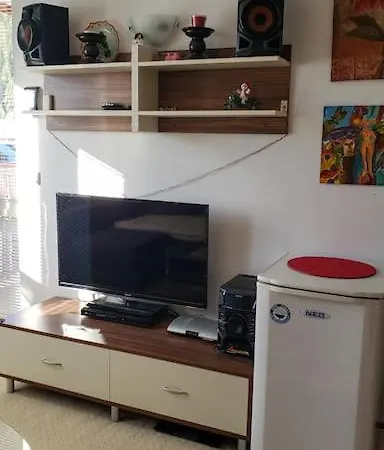 32 Forest View Govedarți