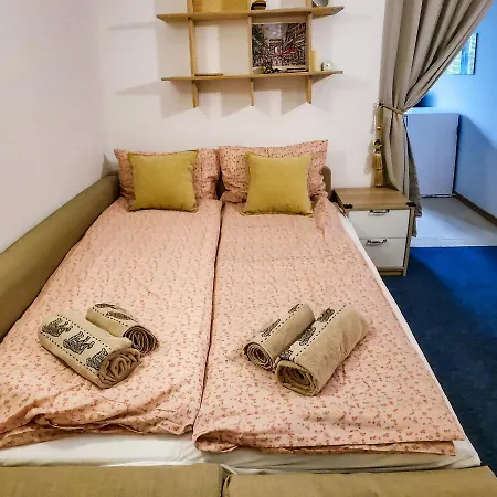 32 Forest View Apartament *
