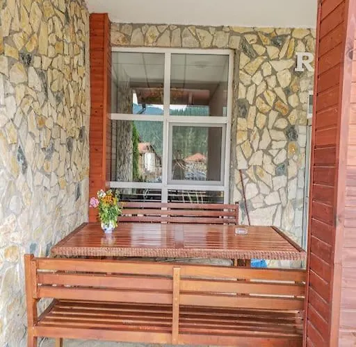 32 Forest View Апартамент